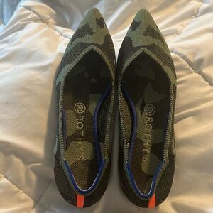 Rothy’s woman pointed flats camo sz 8.5